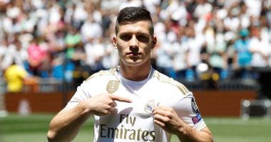 ريال مدريد يقدم يوفيتش أمام جماهير الملكى فى البرنابيو.. فيديو وصور