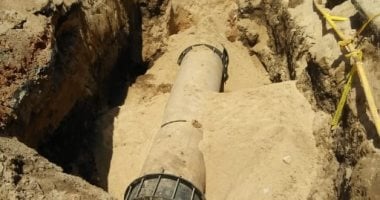 اصلاح كسر خط المياه الرئيسى بالطريق الدائرى بالمعلمين بأسيوط