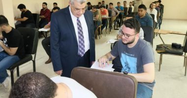 صور.. نائب رئيس جامعة طنطا يتفقد لجان الامتحانات ومركز علاج الأورام