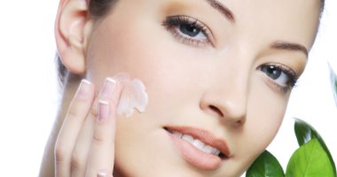 اعملى مساج لوشك وكلى عسل.. 5 طرق للتخلص من نحافة الوجه