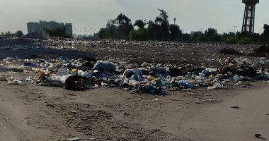 قطعة أرض فضاء بحى شلبى فى المنيا تتحول إلى مقلب قمامة.. والأهالى يشتكون