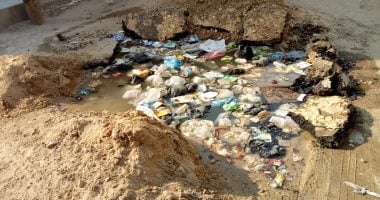 أهالى منشية السلام بالإسماعيلية يشكون من حفرة ناتجة عن كسر ماسورة مياه