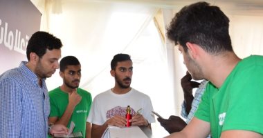صور.. إقبال جماهيري كبير علي منفذ "تذكرتى" فى المركز الأوليمبي