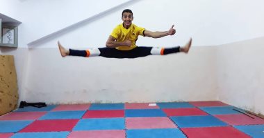 فيديو وصور.. مصرى يحطم رقم قياسى ويسجل اسمه فى موسوعة جينيس