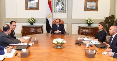 توجيهات مهمة من السيسى للحكومة: تطوير شبكة السكك الحديدية بشقيها للركاب والبضائع وإنشاء خطوط جديدة لربط مختلف أنحاء الجمهورية.. وسرعة البدء في تنفيذ مشروعات إنشاء وتطوير الموانئ الجافة والمناطق اللوجستية