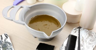 لو خايفة عليه من الصبغات.. 5 خطوات لعلاج الشعر وتلوينه بالحنة