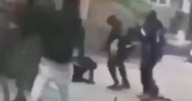 فى وضح النهار بلندن.. عصابة ملثمة تطعن وتضرب شابا وسط المدينة وتفر هاربة