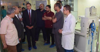 رئيس جامعة سوهاج يتابع سير العمل بالمستشفي الجامعي 