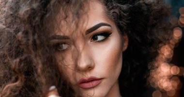 مفيش مشكلة ملهاش حل.. وصفات طبيعية للتعامل مع الشعر المجعد