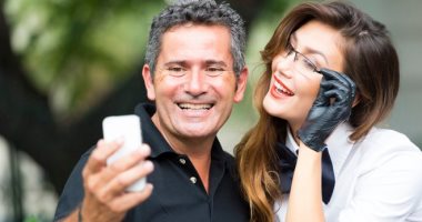 "عشان خبرته فى الحياة".. لهذا تفضل بعض الفتيات الزواج من كبار السن