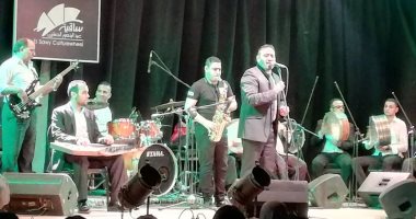 صور.. مجد القاسم يطرب جمهور الساقية بأشهر أغنياته 