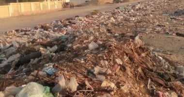 القمامة تتراكم بقرية الصديق يوسف فى البحيرة والأهالى تطالب بسرعة رفعها