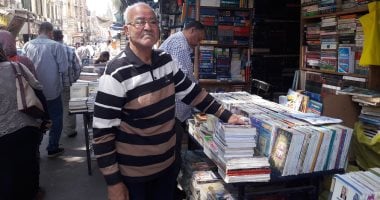 صور.. فوضى الباعة الجائلين تحتل الفن والتاريخ بشارع "النبى دانيال" بالإسكندرية