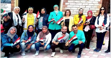 القومى للمرأة يطلق قافلة "شهر بدور" لمناهضة وتجريم ختان الإناث بحى طرة.. صور