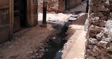 شارع باب الشعرية بالزقازيق يغرق فى مياه الصرف الصحى