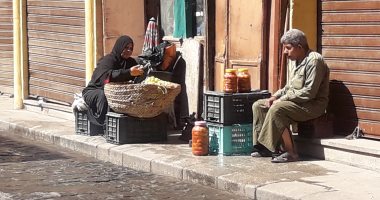 سوق الليمون.. أقدم سوق خضراوات وسط أنتيكات شارع المعز.. صور