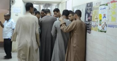 صور.. مستشفى إسنا تستقبل 150 طالب ثانوى أزهرى وعام لتأجيل الامتحانات