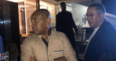 صور.. رئيس الكاف يتابع ترتيبات الافتتاح فى استاد القاهرة 