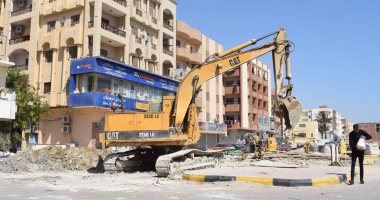 صور.. محافظة البحر الأحمر: تركيب خط انحدار محطة الصرف رقم 7 بالغردقة