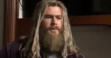 Thor يبرز مواهبه فى الغناء داخل كواليس تصوير فيلم Avengers Endgame