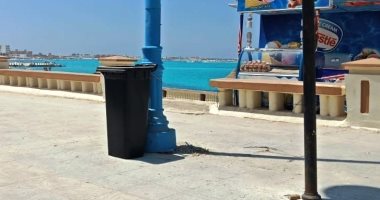 مجلس مدينة مرسى مطروح يوزع 23 صندوق قمامة على الكورنيش بعد تزايد الشكاوى