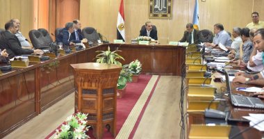 محافظ أسيوط: تنمية المناطق الصناعية ووضع حلول لمشاكل المستثمرين