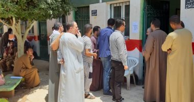 صور.. إقبال على انتخابات الغرفة التجارية بأسيوط لانتخاب 8 أعضاء