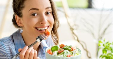 خايفة وزنك يزيد ومش عارفة تعملى إيه.. نصائح للحفاظ على وزن مثالى