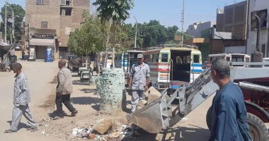 رئيس مدينة إدفو بأسوان يقرر ازدواج طريق الكورنيش بـ"الجهود الذاتية".. صور