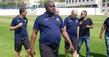 صور.. منتخب غينيا يُشيد بملعب جامعة الاسكندرية بعد المعاينة
