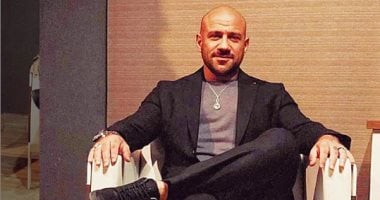 شاهد.. مكى يرد على وزنه الزائد بهذه الصورة