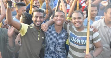 صور.. العشرات يحتفلون بدورة مولد "الشيخ أبوالجود" برفع الرايات بالأقصر