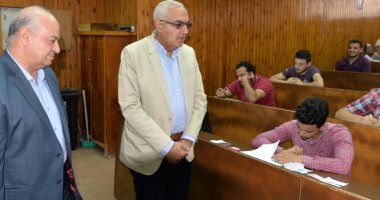 صور.. رئيس جامعة المنصورة يتفقد الامتحانات بكليات التجارة والحاسبات والحقوق 