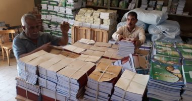 صور.. تعليم الوادى الجديد: بدء استلام الكتب الدراسية للعام القادم