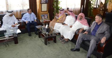 صور.. محافظ الإسماعيلية يستقبل ممثلى قبيلة المساعيد ورئيس لجنة مسابقات رياضة الهجن 