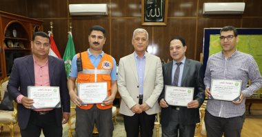 محافظ المنوفية يكرم عدد من العاملين بمرفق الاسعاف بوحدة بركة السبع