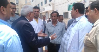 صور.. محافظ الدقهلية: زيادة أخصائي الباطنة والأمراض المتوطنة بوحدة الفيروسات وإقامة مظلات للمترددين بمستشفى دكرنس