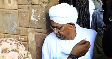 صور.. ترحيل عمر البشير إلى نيابة مكافحة الفساد فى السودان