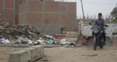 الموت السريع..  ضعف الرقابة فى مزلقان القنطرة البيضاء يعرض المارة للخطر  