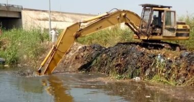 إزالة 8 تعديات حرجة على مصرف الغربية الرئيسى.. صور