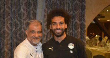 المنتخب يحتفل بعيد ميلاد محمد صلاح بـ"تورتة وصورة"