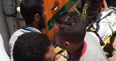 صور.. إصابة شخص اصطدمت سيارته بسور محور 26 يوليو اتجاه أكتوبر 