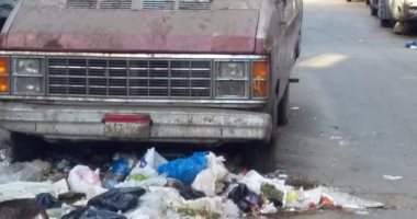 صور.. شكوى من تراكم القمامة فى شارع مصطفى غنيم بروض الفرج