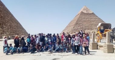 صور.. أطفال "الدمج الثقافى" لمحافظة جنوب سيناء فى حضن أهرامات الجيزة