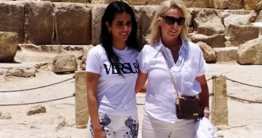 فيديو.. شيخة آل ثانى تصطحب البرتغالى مانيش فى زيارة للأهرامات