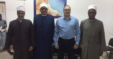 رئيس المنطقة الأزهرية بالبحر الأحمر يناقش تنظيم العمل فى معاهد الشلاتين