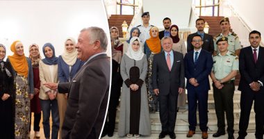 "حبيت أفاجئكم فاجأتمونى".. ملك الأردن يلتقى شبابا قابلهم منذ 17 عاما فى نفس المكان.. قصر رغدان دعى أوائل طلبة 2002 للزيارة.. والمفاجأة كانت باستقبال الملك عبد الله لهم.. والشباب: اللقاء الأول دعم مسيرتنا.. صور