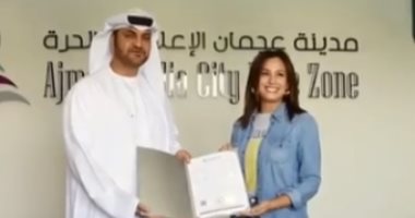 مدينة عجمان الإعلامية تكرم هند صبرى.. فيديو
