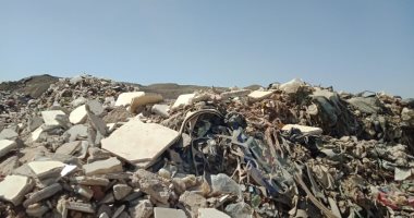 صور.. حكاية "مدفن العبور".. شكاوى الأهالي لنقله خارج المدينة بالصحراء