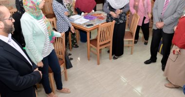 صور.. جولة تفقدية لرئيس جامعة المنصورة بلجان كلية التمريض